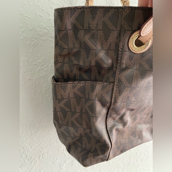 Michael kors purse - Picture 10 of 13